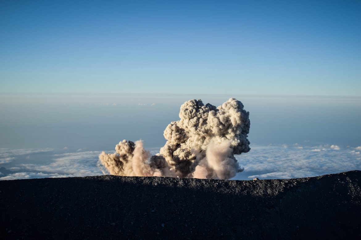 Wyprawa na Semeru (3.676 m n.p.m) – najwyższy wulkan na Jawie Hiking Mount Semeru on Java in Indonesia