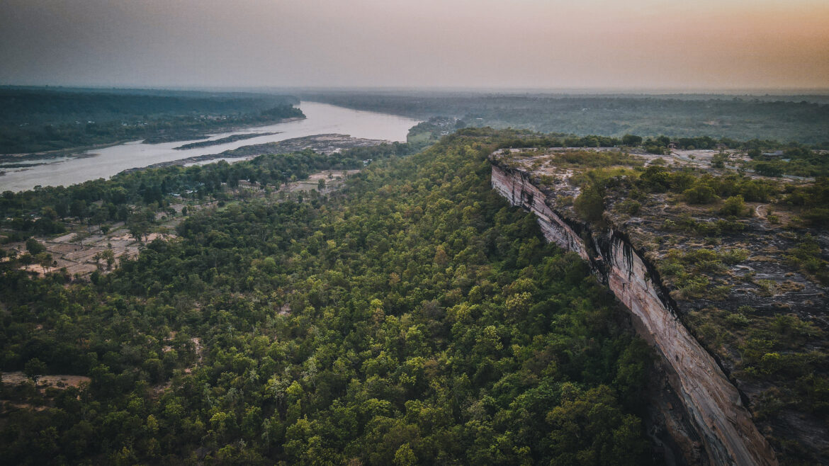 Park Narodowy Pha Taem: niesamowita przyroda w rejonie Isan Pha Taem National Park in Thailand